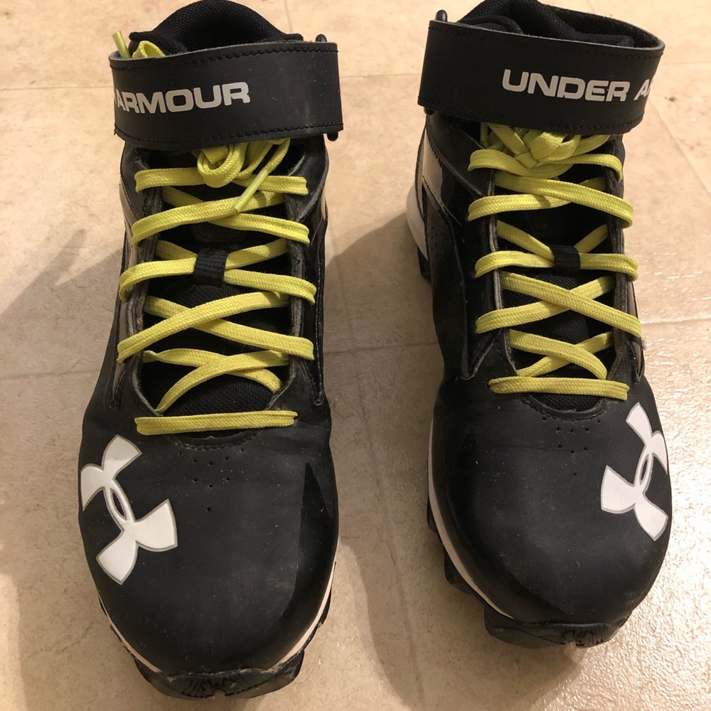 Boys youth size 7 Under Arrmour Cleats